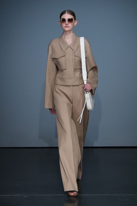 Hugo Boss Women, Minimalist Fashion Women, 2020 Fashion Trends, Monochrome Fashion, Vogue Germany, Business Dress, Spring Fashion Trends, Womens Fashion For Work, Fashion 2020