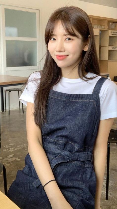 Big Forehead Hairstyles Asian, Korean Bangstyle Hair, Medium Length Haircut With Curtain Bangs, Korean Air Bangs, Korean Fringe, Korean Bangs Hairstyle, Korean Bangs, Haircut For Big Forehead, Forehead Hair