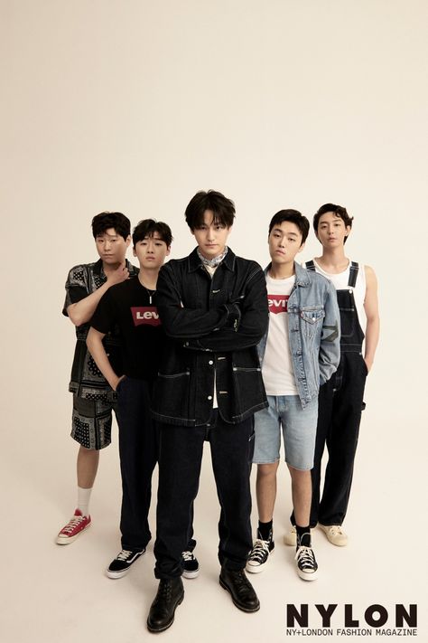 School K Drama, Lee Dong Wook Instagram, Photo Yearbook, Group Picture Poses, Band Photoshoot, Group Poses, Nylon Magazine, Studio Poses, Star Magazine