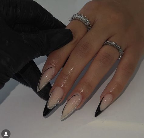 Long Nails Black And White, Pink With Black Nails, White Nails With Black Designs, Gel Nails Black And White, Black Nails Classy, Black Classy Nails, Black Nails Almond, White Nail Inspo, Black And White Nail