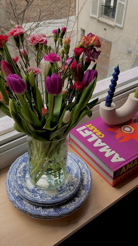 #roomdecoration #roomdecorbedroom #assouline #amalficoast #capri #books #flowers #tulips #candles Capri Book Decor, Assouline Book Decor, Assouline Aesthetic, Books Flowers, Assouline Books, Flowers Tulips, Paris Apartments, Spring Vibes, Book Decor