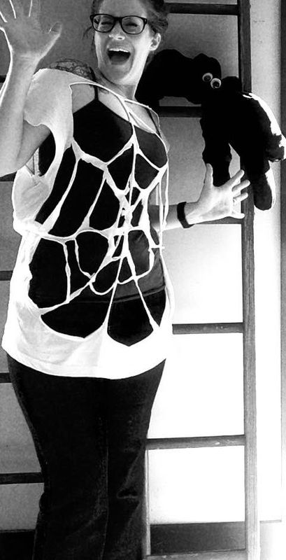 Last minute Halloween costume DIY spider web tshirt Diy Spider Costume, Spider Web Costume, Last Minute Diy Costumes, Tshirt Halloween Costumes, Diy Tshirt, Spider Costume, Diy Costumes Women, Cheap Halloween Costumes, Last Minute Halloween