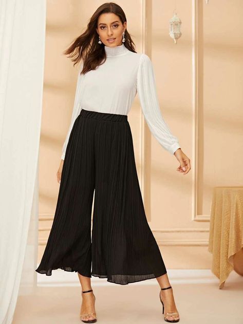 Solid Pleated Wide Leg Pants | SHEIN Black Pleated Pants Outfit, Black Palazzo Pants Outfit, Palazzo Pants Outfits, Pleated Pants Outfit, Black Pleated Pants, Wide Pants Outfit, Pleated Palazzo Pants, Palazzo Pants Outfit, Pleated Wide Leg Pants