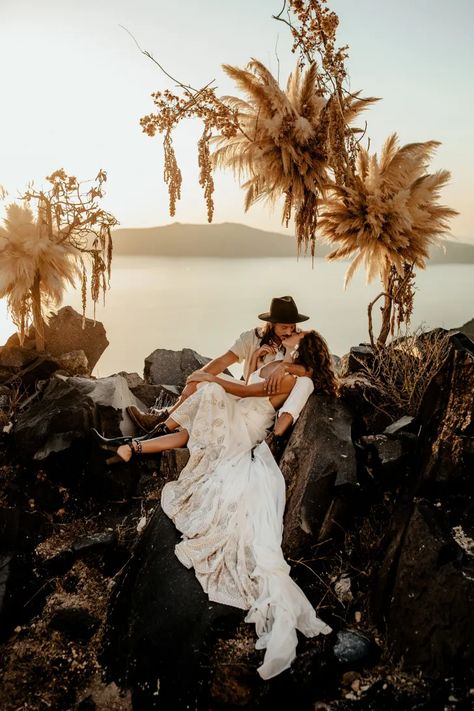 We love this boho cliffside wedding inspiration in Santorini with unique LED light installation. Pampas Grass Ceremony, Cliffside Wedding, Led Installation, Bohemian Elopement, Led Light Installation, Wedding Lighting, Florida Wedding Venues, Wedding Dress Boutiques, Santorini Wedding