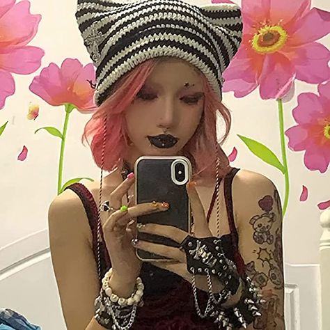 Goth Emo Outfits, Bonnet Outfit, Cat Beanies, Beanie Outfits, Accessories Grunge, Knitted Hats For Women, Beanies Crochet, Coquette Red, Emo Outfit Ideas