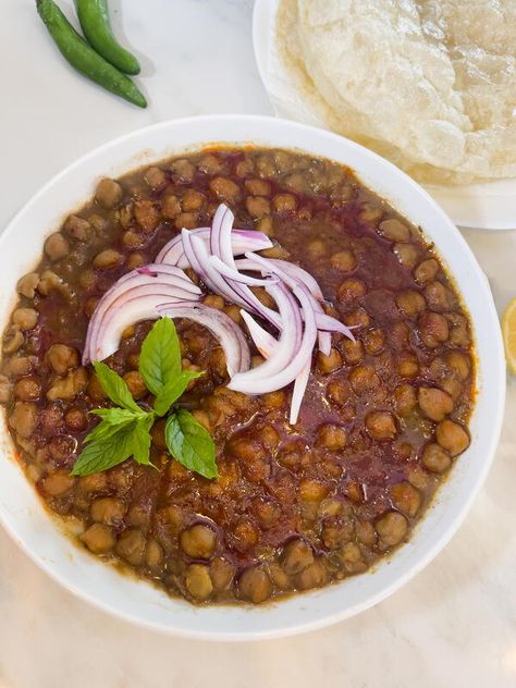 This Punjabi Chikar Cholay recipe is a comfort food traditionally served for breakfast lunch and dinner. You can enjoy it with puri, paratha, or as a side. I am making this recipe quick and easy by using Shan Chana Masala. By using this technique you can create restaurant-style flavor and texture in the comfort of your home. Serve chana masala with puri or parathas for breakfast. You can also serve this dish as a side for lunch and dinner. Cholay Recipe, Vegetarian Instant Pot, Breakfast Lunch, Chana Masala, Lunches And Dinners, Quick Meals, Instant Pot, Free Food, Comfort Food