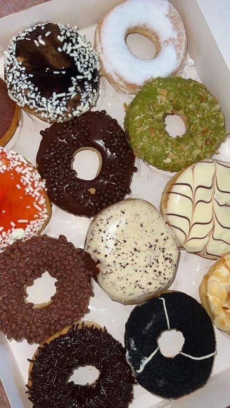 Donat Jco, Jco Donuts, Story Food, Food Babe, Delicacy Food, Easy Baking Recipes Desserts, Baking Sweets, Snack Cake, Easy Baking Recipes