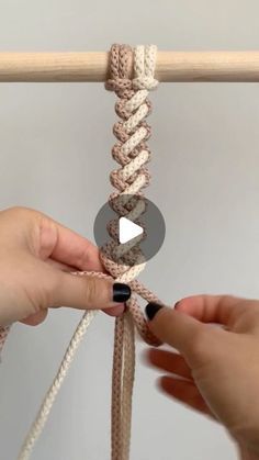 Friendship Bracelet Knots, Bracelet Knot, Craft Video, Makramee Diy, Macrame Hanger, The Friendship, Bracelet Knots, Macrame Knot, Plant Hangers