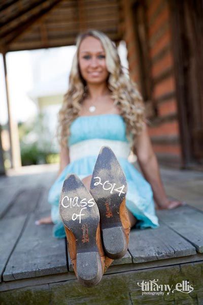 75 Creative Graduation Photo Ideas for 2018 | Shutterfly Senior Year Pictures, Cute Senior Pictures, Creative Senior Pictures, Unique Senior Pictures, Senior Photography Poses, Kind Photo, Prom Photoshoot, Graduation Photography Poses, Senior Photo Poses