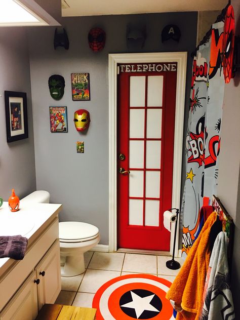 Superman's Phone Booth for a superhero bathroom ❤️. Marvel Bathroom, Bathroom Ideas For Kids, Wallpaper For Boys, Superhero Bathroom, Boys Bathroom Decor, Marvel Bedroom, Kids Bathroom Design, Kid Bathroom Decor, Superhero Bedroom