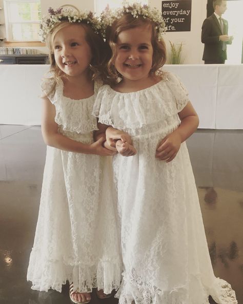 Brides Flowers, Country Flower Girls, Blush Pink Decor, Vintage Flower Girls, Flower Girl Dresses Vintage, Floral Lace Maxi Dress, Cotton Nighties, Lace Flower Girl Dress, Rustic Flower Girls