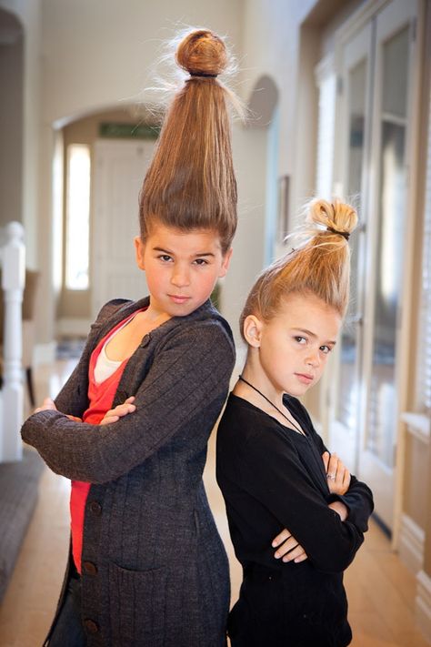 Fun Wacky Hair Day idea. Empty water bottle on head and hair pulled up to cover it. So silly. http://@Kelly Teske Goldsworthy Teske Goldsworthy Teske Goldsworthy Teske Goldsworthy Hill...this would be so funny for twin day next year...could use the little bottles for shorter hair! Easy Crazy Hairstyles, Wacky Hair Day, Empty Water Bottle, Twin Day, Easy Hairdos, Wacky Hair Days, So Silly, Wacky Hair, Crazy Hair Day At School