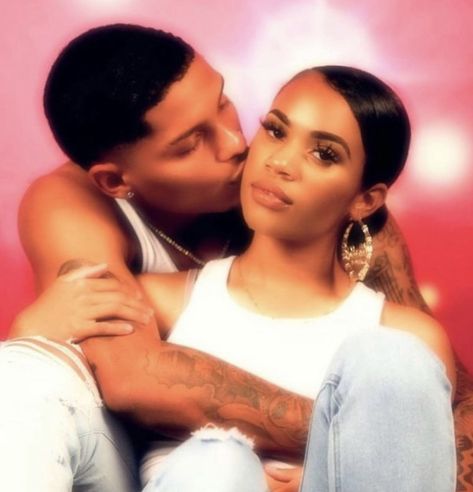 90s Theme Couple Photoshoot, Couple 90s Photoshoot, 90s Photoshoot Ideas Couples, 2000s Photoshoot Ideas Couples, 90s Photoshoot Couple, 90s Photoshoot Ideas Black Couples, Boyfriend And Girlfriend Photoshoot, 2000 Couple Photoshoot, 90s Couples Photoshoot