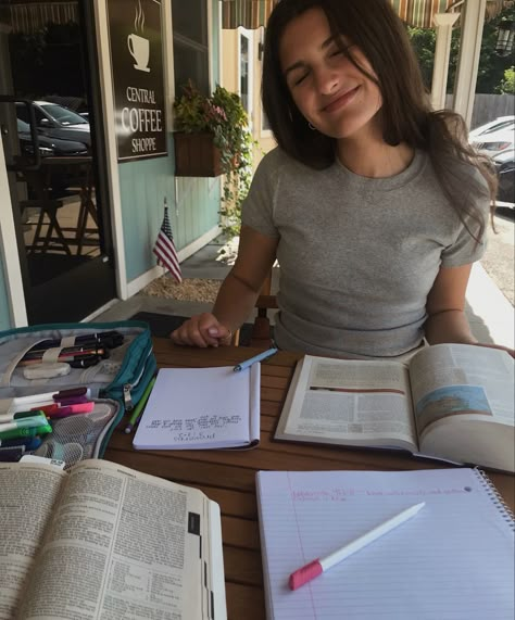 Bible Study With Best Friend, Holiness Aesthetic, Sunday School Teacher Aesthetic, Sharing The Gospel Aesthetic, Christen Girl Aesthetic, Christian It Girl Aesthetic, Church Girl, Godly Women Aesthetic, That Christian Girl Aesthetic