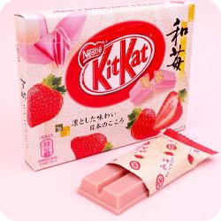 Snacks Japonais, Kit Kat Flavors, Japanese Kit Kat, Pink Snacks, Japan Candy, Strawberry Gifts, Kawaii Dessert, Cute Snacks, Japanese Candy