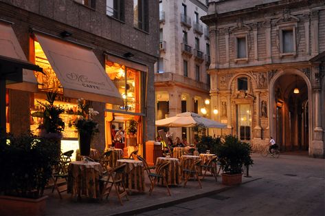 Paris Sidewalk Cafe, Italian Life, Outdoor Cafe, Cozy Cafe, Voyage Europe, Italy Photo, Milan Italy, Laptop Wallpaper, Pretty Places