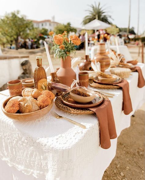 Sophisticated Mexican Party, Mexican Thanksgiving Table Settings, Mexican Style Wedding Centerpieces, Mexican Wedding Tablescape, Mexican Themed Candy Table, Mexican Style Table Setting, Fiesta Anniversary Party Ideas, Hacienda Wedding Table Decor, Mexican Barro Decor Party