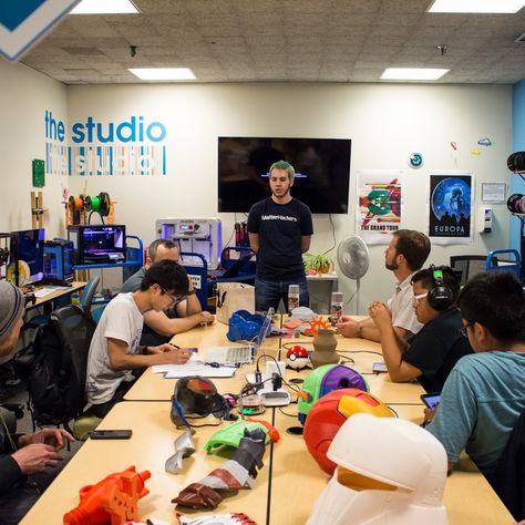 How To Build A Successful Makerspace | MatterHackers Makerspace Design, Makers Space, Makerspace Projects, Steam Classroom, Steam Lab, Makerspace Library, Maker Labs, Art Rooms, Steam Ideas