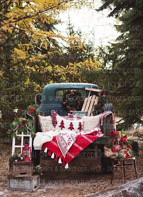 Outdoor Christmas Photos, Diy Christmas Photoshoot, Christmas Mini Shoot, Vintage Truck Christmas, Christmas Card Pictures, Xmas Photos, Family Christmas Pictures, Christmas Portraits, Christmas Shoot