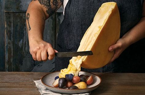 Melting makes great Raclette shine. Explore our guide to this Swiss cheese in all its forms. Raclette Recipes, Raclette Cheese, Swiss Recipes, Cheese Wheel, Mole Sauce, Cheese Shop, Creamed Spinach, Food Science, Soft Cheese