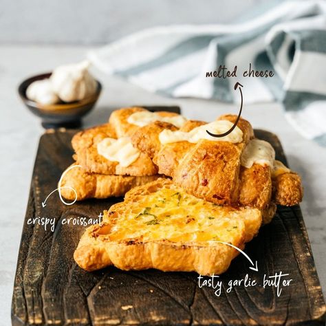 This famous pastry coatted with butter garlic savoury goodness😍 how can someone not love croissant?! https://www.instagram.com/p/CLblz_wHffv/?igshid=o0iwcc7ms7b3 Crunchy Garlic, Butter Croissant, Cheese Croissant, Garlic Cheese, Melted Cheese, Garlic Butter, Custom Birthday, Ants, Camembert Cheese