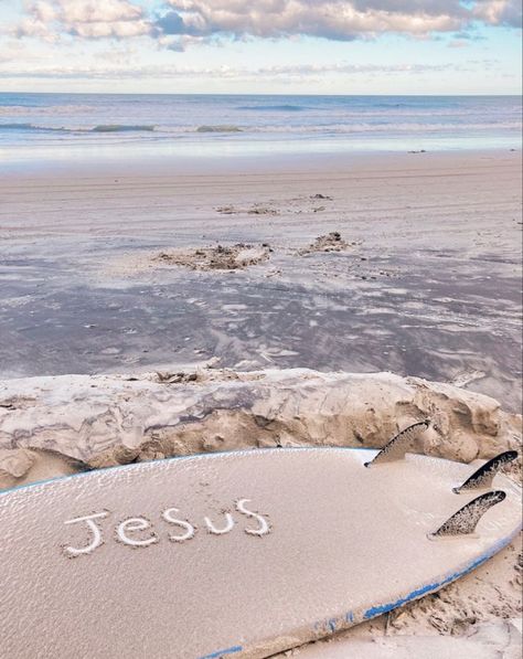 Aesthetic Coastal Pictures, Beachy Widget Pictures, Faith Aesthetic Photography, Aesthetic Bible Pictures, Beachy Backgrounds, Coastal Aesthetic Wallpaper, Coastal Girl, Christian Photography, Beachy Aesthetic