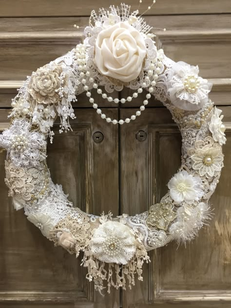 Shabby Chic Christmas Wreath, Shabby Chic Wreath Diy, Shabby Chic Wreath Ideas, Diy Shabby Chic Decor, Shabby Wreath, Victorian Wreath, Shabby Chic Diy Projects, Diy Shabby Chic, Shabby Chic Diy Crafts