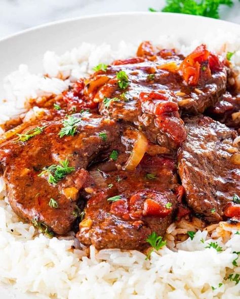 Ina Garten 🥣🍕 (Recipes & Tips) | Easy Swiss Steak | Facebook Steak And Tomatoes, Swiss Steak Recipes With Stewed Tomatoes, Cube Steak With Tomato Gravy, Slow Cooker Swiss Steak Recipe, Recipe For Cubed Steak, Swiss Dinner Recipes, Swiss Steak With Tomato Gravy, Beef And Tomato Recipes, Spanish Steak Recipes