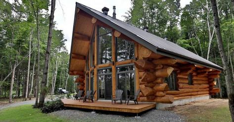 The Bazinet log house is a beautifully crafted log house design that shows you don't have to build a luxury cabin building to get the wood cabin of your dreams. Log Cabin Designs, Small Log Cabin, Log Home Decorating, Log House, Cabin Living, Luxury Cabin, Log Cabin Homes, Post And Beam, Small Cabin