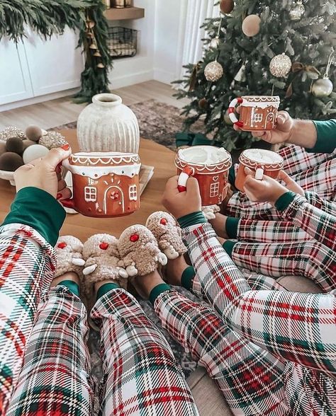 Christmas Sleepover Ideas, Christmas With Kids, Christmas Sleepover, Watching Christmas Movies, Christmas Pajamas Family, Christmas Pajama Party, Christmas Dreaming, Christmas Pj, Christmas Mantel Decorations