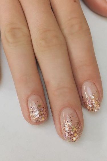 Winter Nail Color, Party Nail Design, Metallic Gold Nails, Gold Glitter Nail Polish, Summer Nail Colors, Velvet Nails, Nail Color Trends, Gold Glitter Nails, Nail Colors Winter