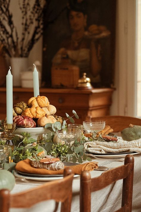 Harvest Tablescape, Autumn Entertaining, Thanksgiving Table Decor Ideas, Basic Bread Recipe, Thanksgiving Vibes, Cozy Brunch, Table Presentation, Thanksgiving Planner, Cold Moon