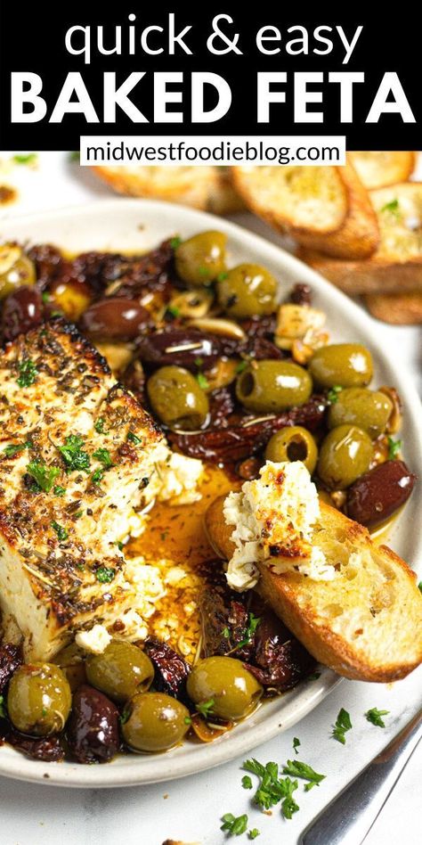 Baked Feta With Olives, Crispy Crostini, Feta With Olives, Feta Appetizer, Baked Feta Recipe, Sommer Mad, Baked Feta, Feta Recipes, Tapenade