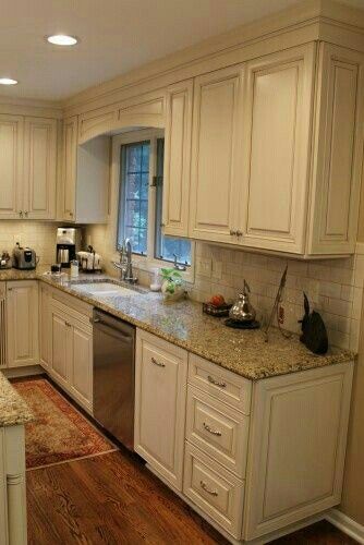 Trim at top of cabinets Duplex Remodel, Sink Styles, Cream Kitchen Cabinets, Trendy Kitchen Backsplash, Trendy Kitchen Colors, Kabinet Dapur, Farmhouse Kitchen Cabinets, Kitchen Cabinets Makeover, Subway Tiles