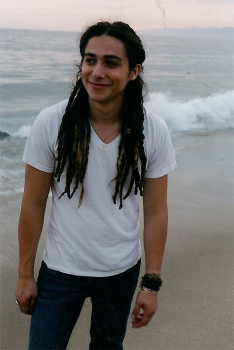 Jason Castro. i was in love with this guy. Jason Castro, Your Love Never Fails, Emo Couples, American Idol, Hugh Jackman, Chris Hemsworth, Man Crush, This Guy, Pretty Hairstyles