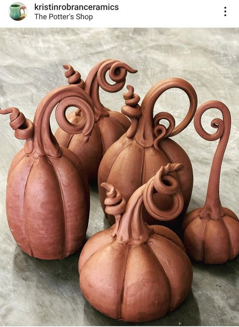 Clay Pumpkin Ideas, Pumpkin Clay Ideas, Pumpkin Ceramic Ideas, Ceramic Pumpkins Pottery, Fall Clay Ideas, Fall Pottery Ideas, Halloween Pottery Ideas, Ceramics Ideas Pottery Creative, Autumn Ceramics