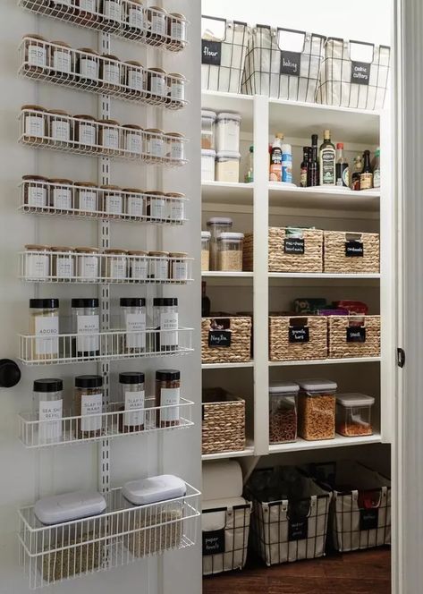 20 Small Pantry Organization Ideas Tiny Closet Pantry Ideas, Wire Rack Pantry Organization, Pantry Aesthetic, Small Pantry Makeover, Remodel Pantry, Corner Pantry Ideas, Door Spice Rack, Spice Rack Organization, Small Pantry Organization