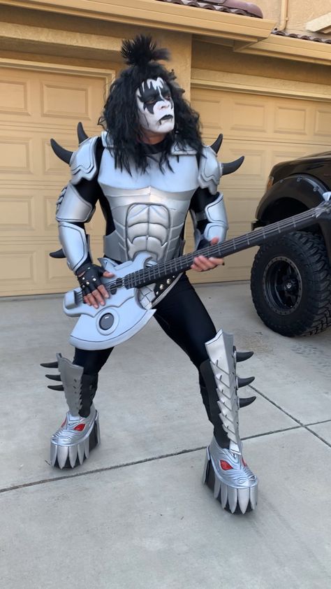 Kiss Gene Simmons Costume, Kiss Band Costume, Gene Simmons Costume, Rock Band Costumes, Kiss Music, Kiss Costume, Themed Halloween Costumes, Kiss Army, Kiss Pictures