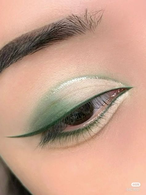 Mint Green Eye Makeup, Nct Makeup, Quinceanera Green, Makeup Verde, Makeup Euphoria, Euphoria Aesthetic, Maquillage On Fleek, Green Eyeliner, Punk Makeup