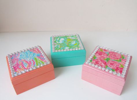 Lilly Pulitzer Inspired First Impression Elephant Ears Let's Cha Cha Wooden BADGE BOX Jewelry Treasure Preppy Sorority gift Big Little Badge Box Sorority, Sorority Pin Box, Delta Zeta Gifts, Chi Omega Canvas, Delta Zeta Crafts, Preppy Sorority, Badge Box, Gamma Sigma Sigma, Sorority Jewelry