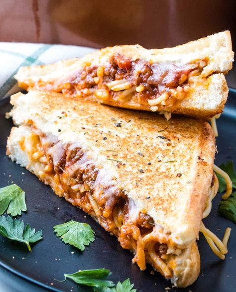 Cheesy, meaty and hearty this Spaghetti Sandwich has meat sauce, pasta, cheese and garlic toast all grilled up to perfect sandwich heaven. Meat Sauce Pasta, Spaghetti Sandwich, Pasta Sandwich, Perfect Sandwich, Pasta Cheese, Garlic Toast, Pasta With Meat Sauce, Spaghetti Meat Sauce, Homemade Spaghetti Sauce