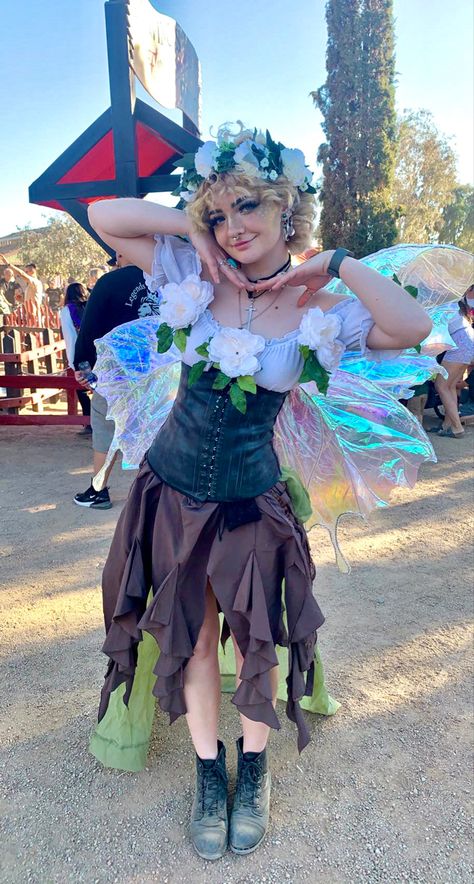 Fairy Renfaire Costume, Woodland Fairy Outfit, Renn Faire Fairy Costume, Earthy Fairy Costume, Fairy Festival Outfit Ideas, Faerie Cosplay, Renn Faire Fairy, Ren Fest Fairy, Ten Faire Outfit Fairy