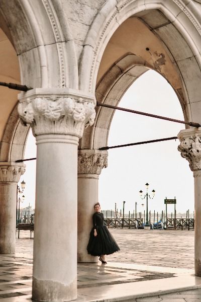 Venice photo ideas venice aesthetic outfit  photoshoot  locations for photos - Travel ideas - instagramable Venice Dream Photoshoot - Italian travel - lifestyle portrait photo - Italy elopement best spot in Italy - where to elope - St Mark's square lagoon grand canal arch of Venice - Doge's palace  most photogenic locations pier shooting ideas  photo ideas inspo city center popular spots St. Mark’s Basilica top small bridge Venetian canals Venice off beaten path poses editorial edit fashion best Venice Photography Ideas, Venice Photo Ideas, Venice Picture Ideas Couple, Venice Italy Engagement Photos, Venice Photo Ideas Couples, Venice Outfit, Venice Photoshoot, Venice Couple Photography, Aesthetic Venice