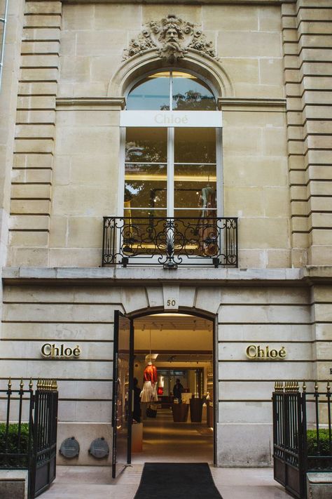 Luxury Shopping in Paris Boutiques and Stores Shopping In Paris, Paris Rooftops, Paris Store, Paris Luxury, Paris Shopping, Paris City, Good House, Luxury Shopping, House Goals