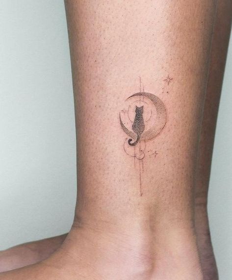 Small Cat Tattoo, Cat Tattoo Ideas, Cat Tattoo Design, Moon Tattoo Designs, Petite Tattoos, Cat Tattoo Designs, Tattoo Women, Stylist Tattoos, Tattoo Design Ideas