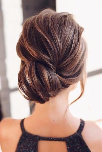 Wedding Hairstyles For Medium Length Hair ★ wedding hairstyles medium hair side swept low bun on brown hair tonyastylist Wedding Hairstyles Medium Hair, Medium Length Hair Wedding, Wedding Hairstyles For Medium Length, Chignon Simple, Hairstyles Medium Hair, Updo Bridal, Side Bun Hairstyles, Hairstyles Theme, Wedding Hair Side