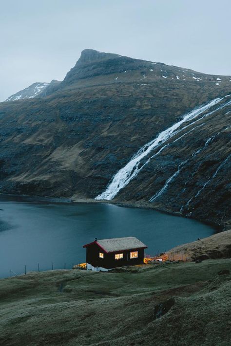 Nordic Landscape, Cozy Cabins, Rustic Retreat, Voyage Europe, Bella Vista, Destination Voyage, Decor Minimalist, Cabins In The Woods, Faroe Islands