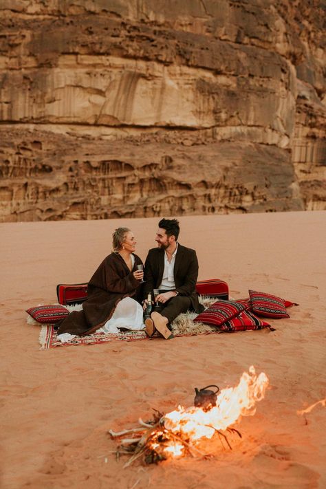 Desert Vow Renewal, Wadi Rum Photography, Desert Picnic, وادي رم, Jordan Trip, Proposal Inspiration, Lighthouse Photography, Wadi Rum Jordan, Desert Photoshoot