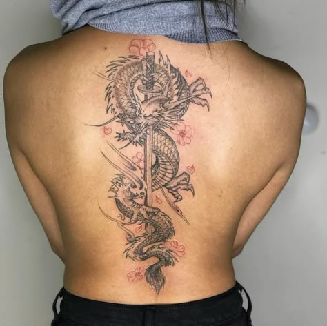 Dragon Thigh Tattoo, Dragon Tattoo Back, Japanese Dragon Tattoo, Dengeki Daisy, Dragon Tattoo For Women, Foot Tattoos For Women, Tattoos For Women Flowers, Inspiration Tattoos, Spine Tattoos For Women