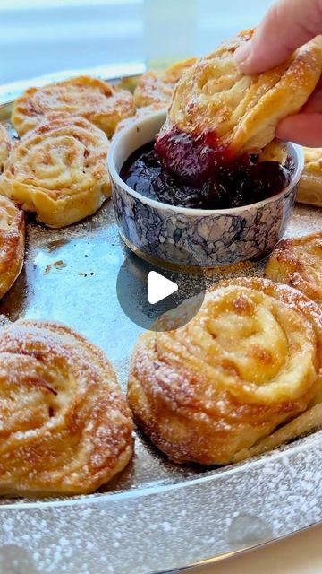 Good Vibes Cooking on Instagram: "For those of you who missed these 🤤🤤 #montecristo #pinwheels #appetizer #sogood #yummy" Montecristo Pinwheels, Christmas Finger Foods Easy, Christmas Finger Foods, Appetizer Sandwiches, Puff Pastry Desserts, Pinwheel Recipes, Finger Foods Easy, Party Appetizers Easy, Breakfast Sandwiches